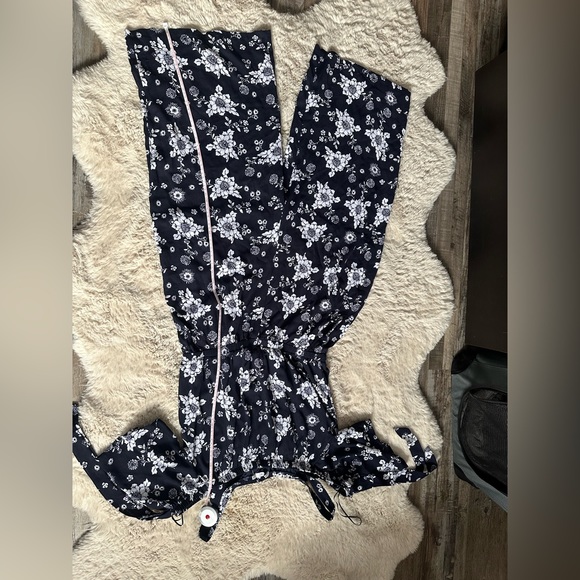 Beautiful ladies 3/4 length romper. - Picture 4 of 4